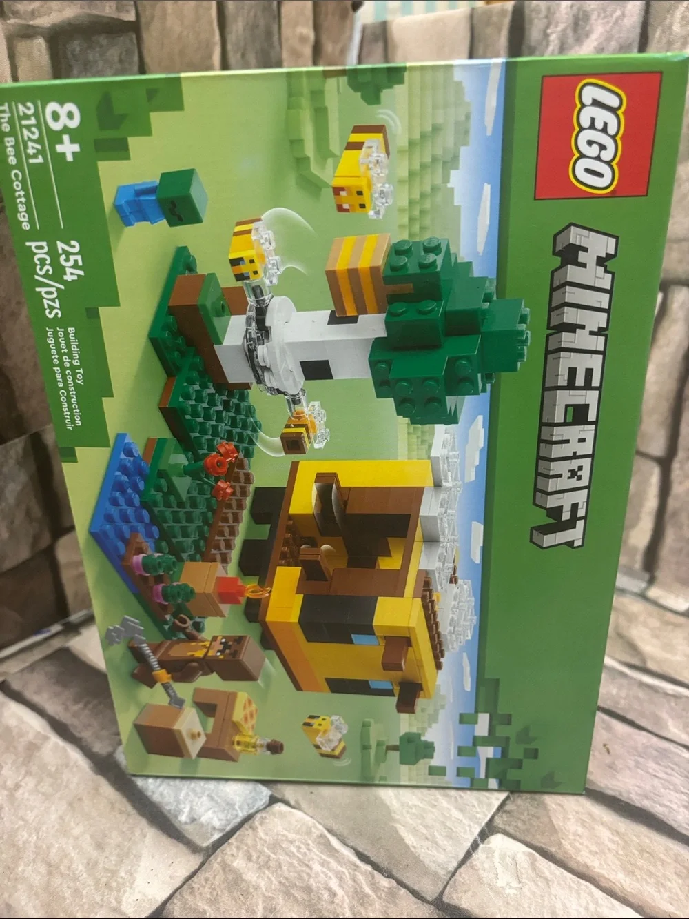 LEGO Minecraft Bee Cottage Set with Yellow and Green Elements